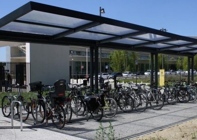 Abri à vélos métallique