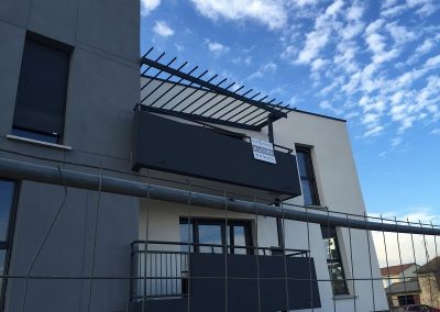 Brise-soleil sur immeuble